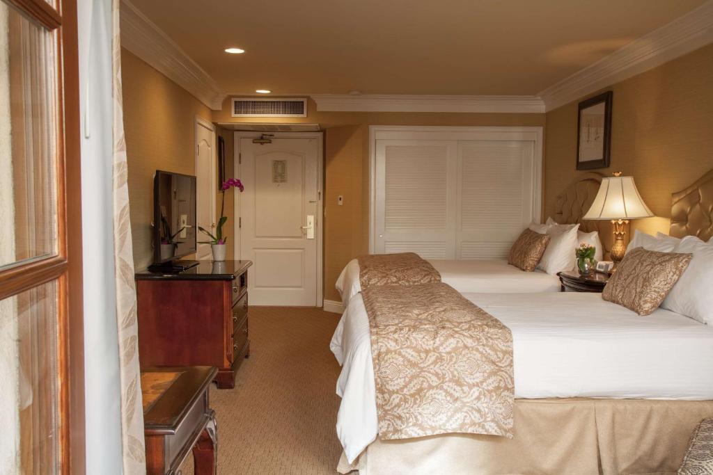 Queen Room with Two Queen Beds – Non-Smoking