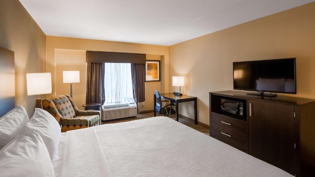 King Room with Bath Tub – Disability Access