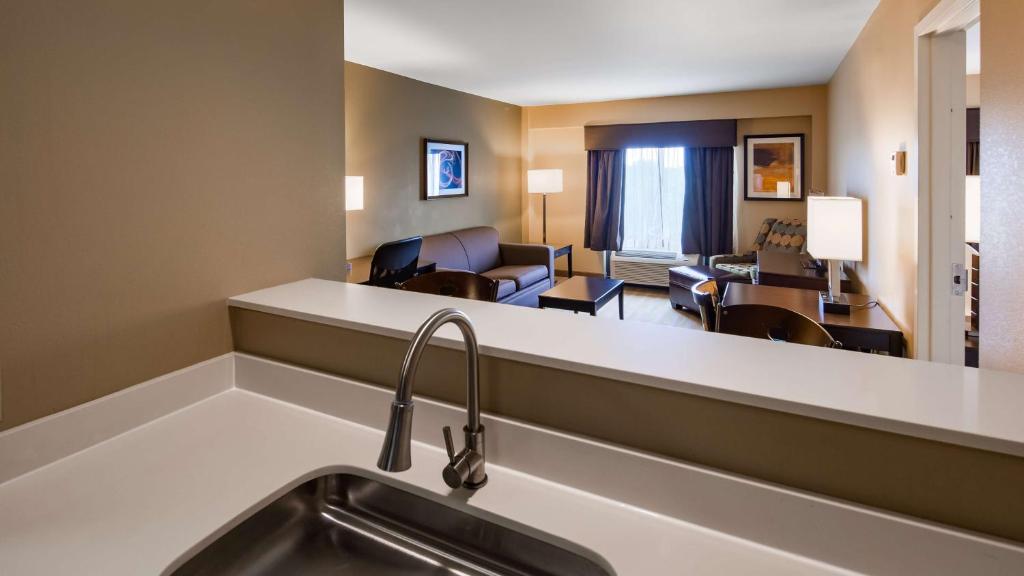 King Suite with Kitchenette