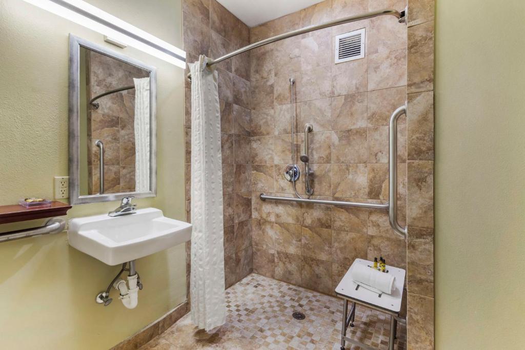 Roll-in Shower  Accessible – 1 full size bed