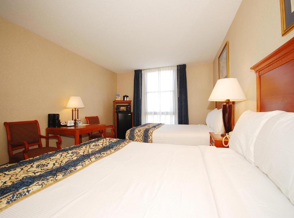 Queen Suite with Two Queen Beds – Disability Access