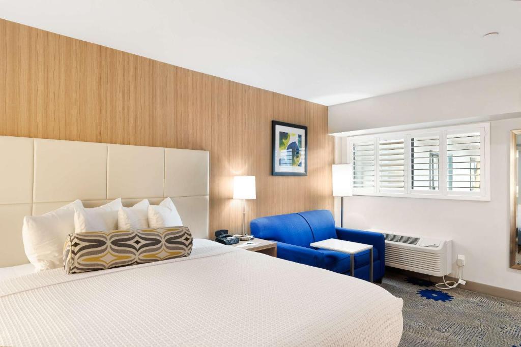 King Room with Sofa Bed