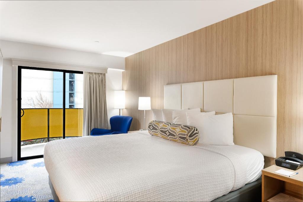 King Room with Sofa Bed and Patio