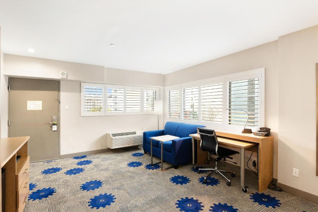 King Room with Sofa Bed and Patio