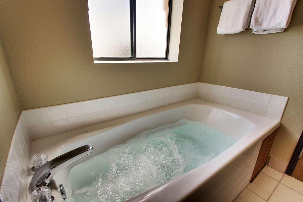 King Suite with Spa Bath