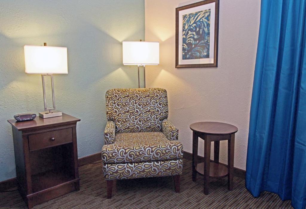 Queen Room with Two Queen Beds – Non-Smoking