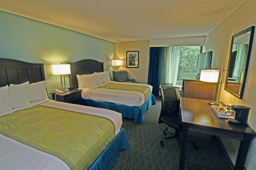 Queen Room with Two Queen Beds – Non-Smoking