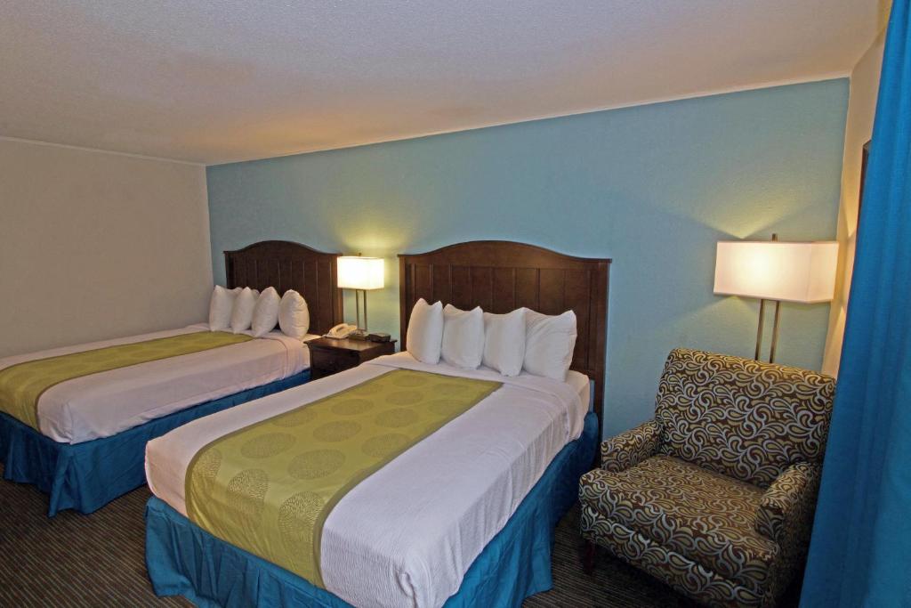 Queen Room with Two Queen Beds – Non-SmokingPet Friendly