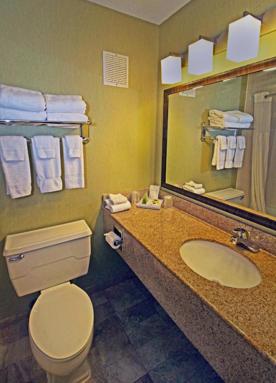 Queen Room with Two Queen Beds – Non-SmokingPet Friendly