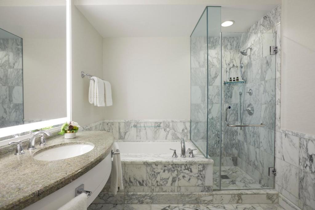 Double Room with Two Double Beds with Balcony