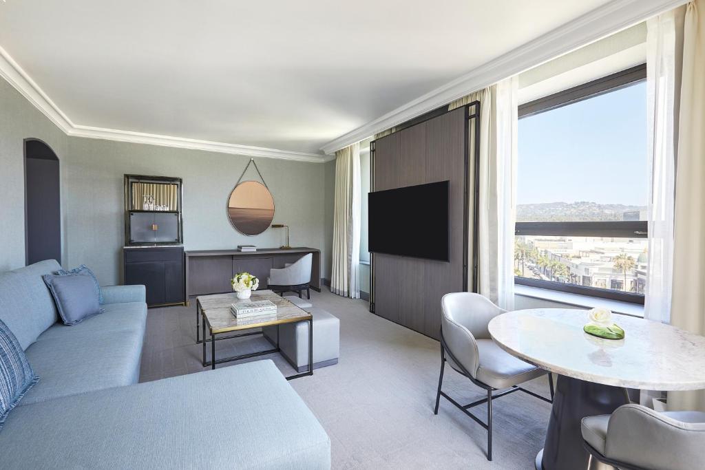 King Suite with City View