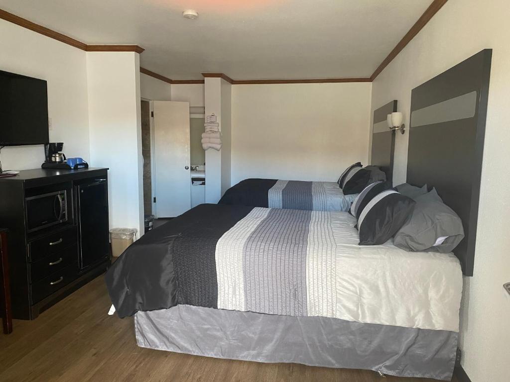 Standard Queen Room with Two Queen Beds