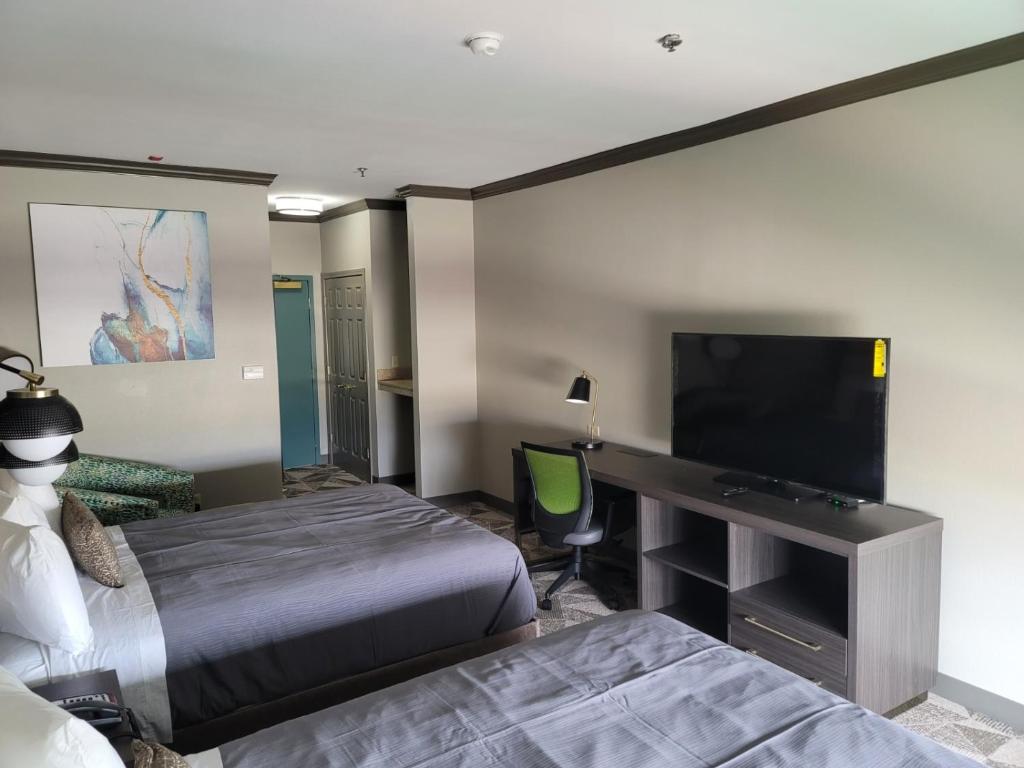 Premium Queen Room with Two Queen Beds