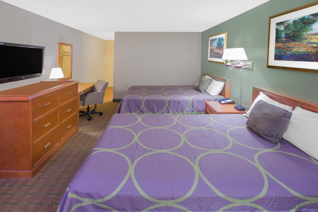 Double Room with Two Double Beds – Smoking