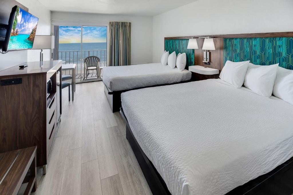 Queen Room with Two Queen Beds – Non-Smoking Ocean Front