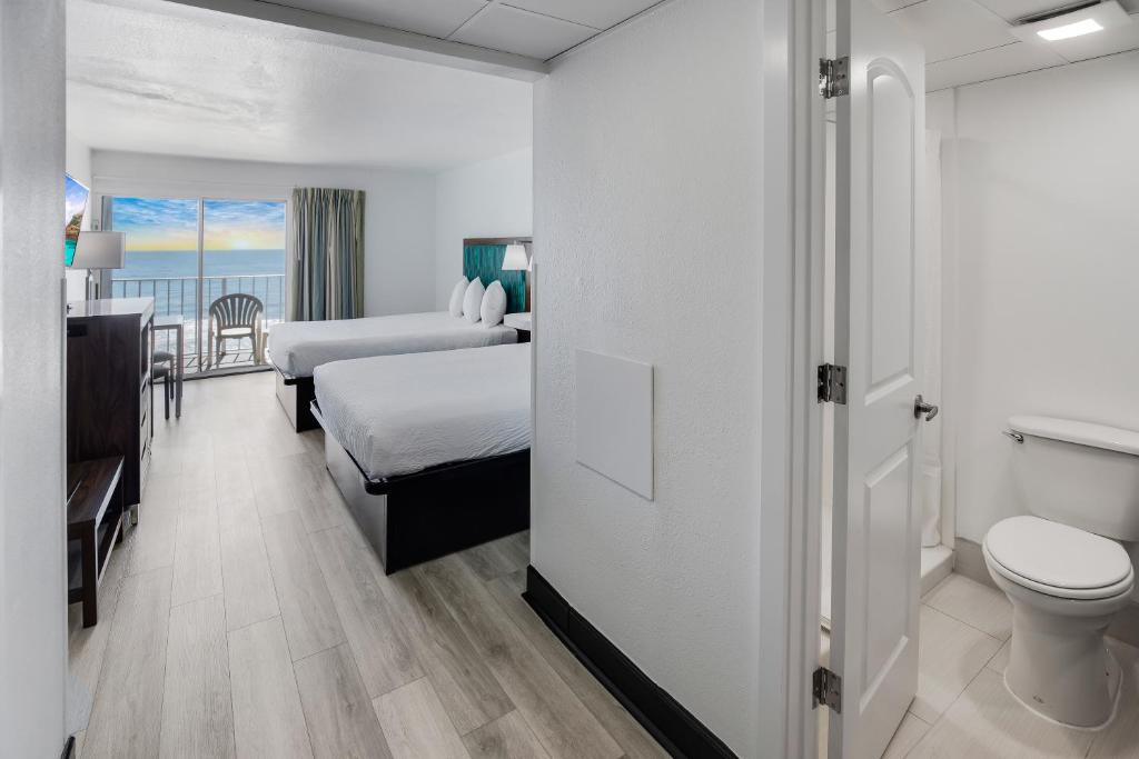 Queen Room with Two Queen Beds – Non-Smoking Ocean Front