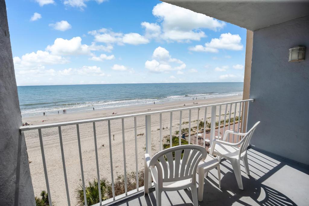 Queen Room with Two Queen Beds – Non-Smoking Ocean Front