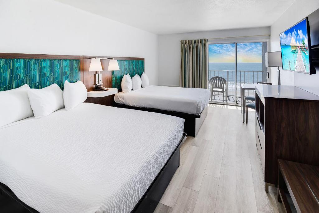 Queen Room with Two Queen Beds – Non-Smoking Ocean Front