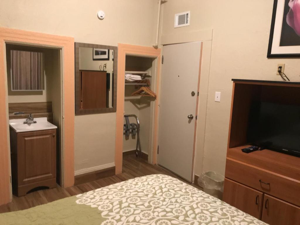 Standard Room with Shared Bathroom