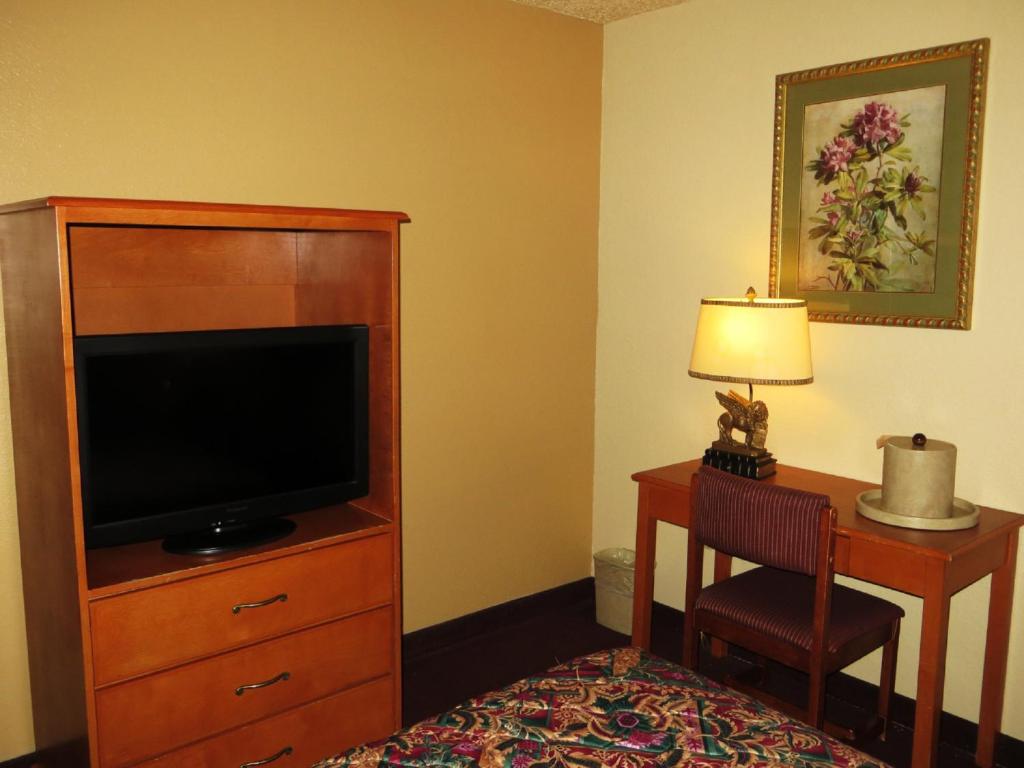 Standard Queen Room – Non-Smoking