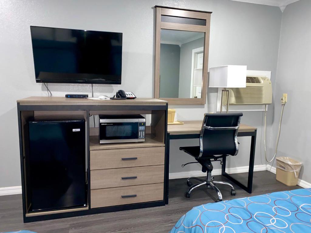 Deluxe Queen Room with Two Queen Beds