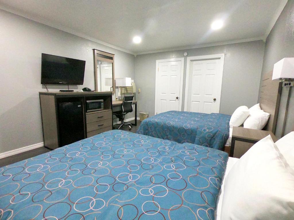 Deluxe Queen Room with Two Queen Beds