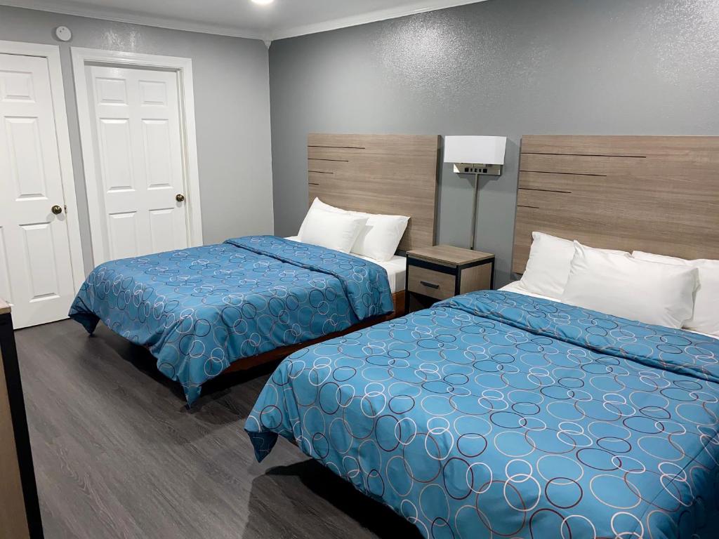 Deluxe Queen Room with Two Queen Beds