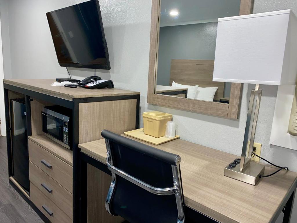 Deluxe Queen Room with Two Queen Beds