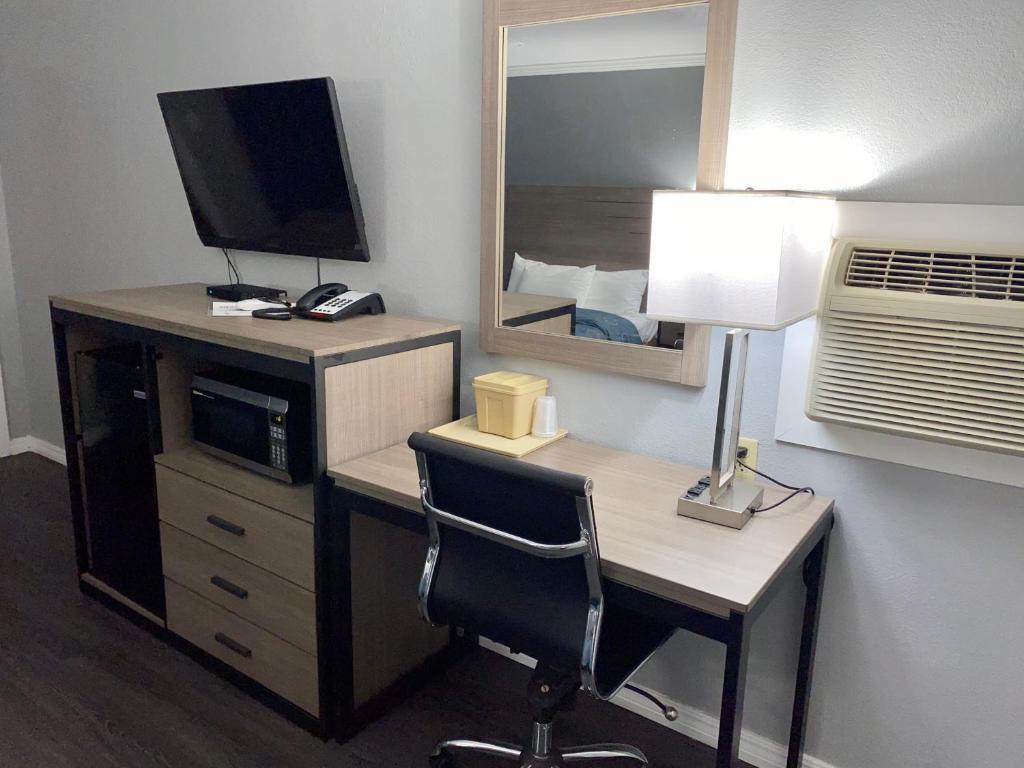 Deluxe Queen Room with Two Queen Beds