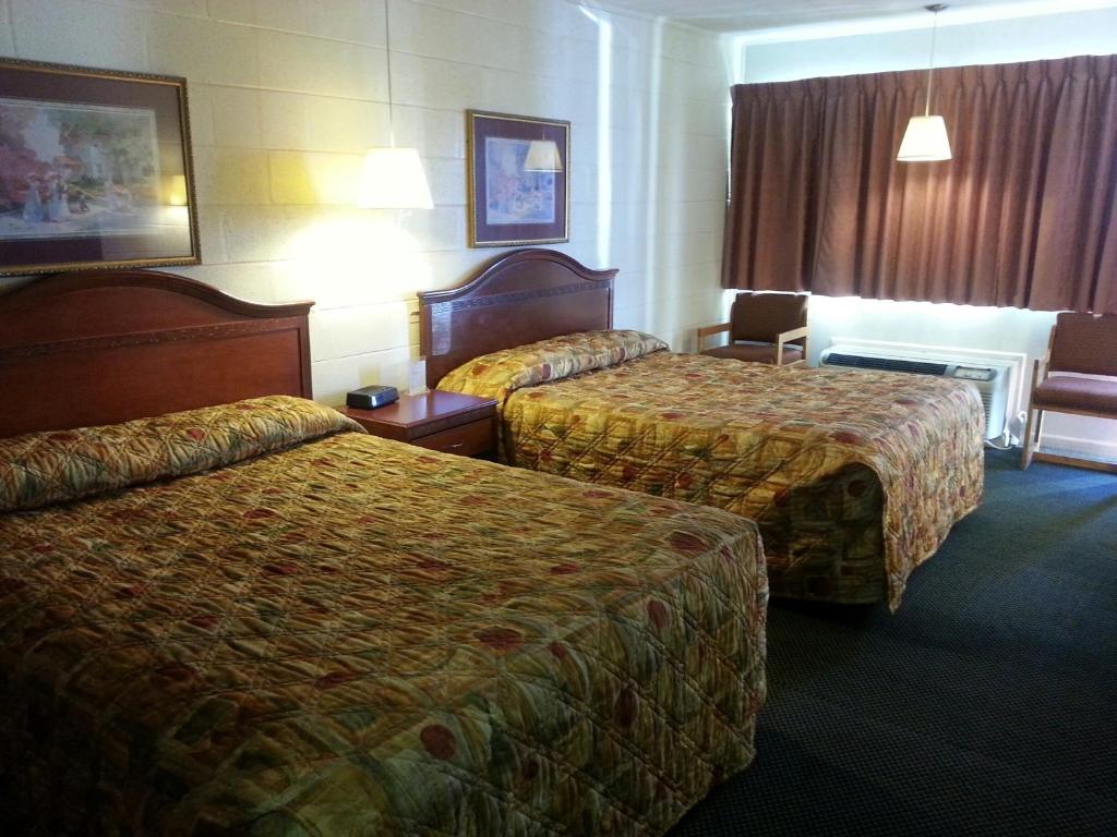 Deluxe Queen Room – Non-Smoking