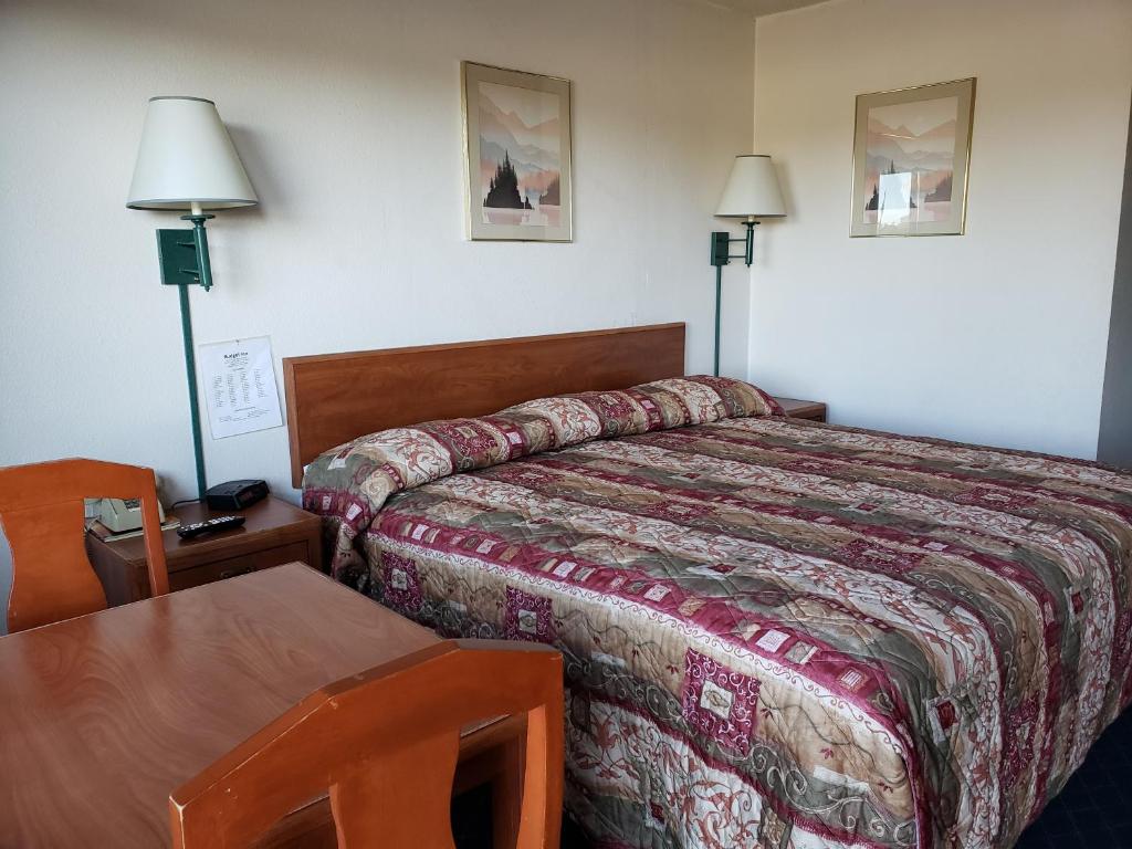 Standard Queen Room – Non-Smoking