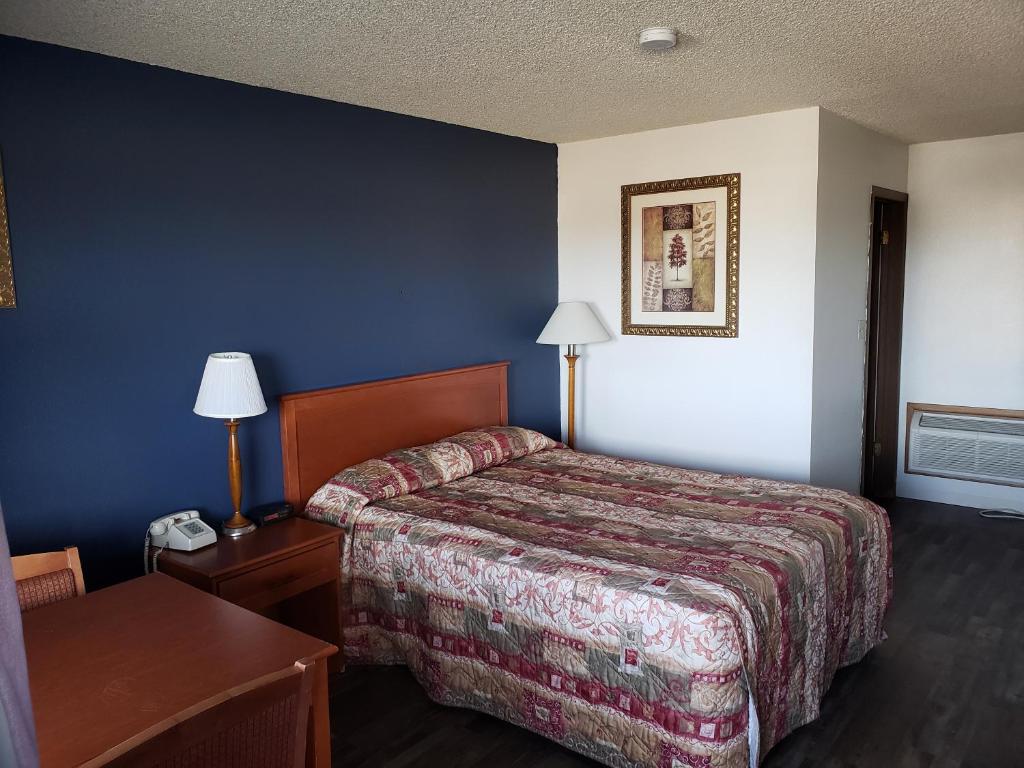 Standard Queen Room – Non-Smoking