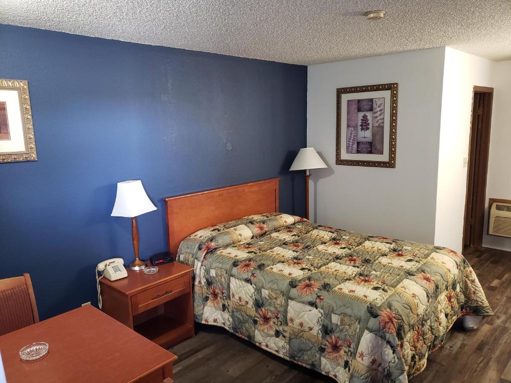 Standard Queen Room – Smoking