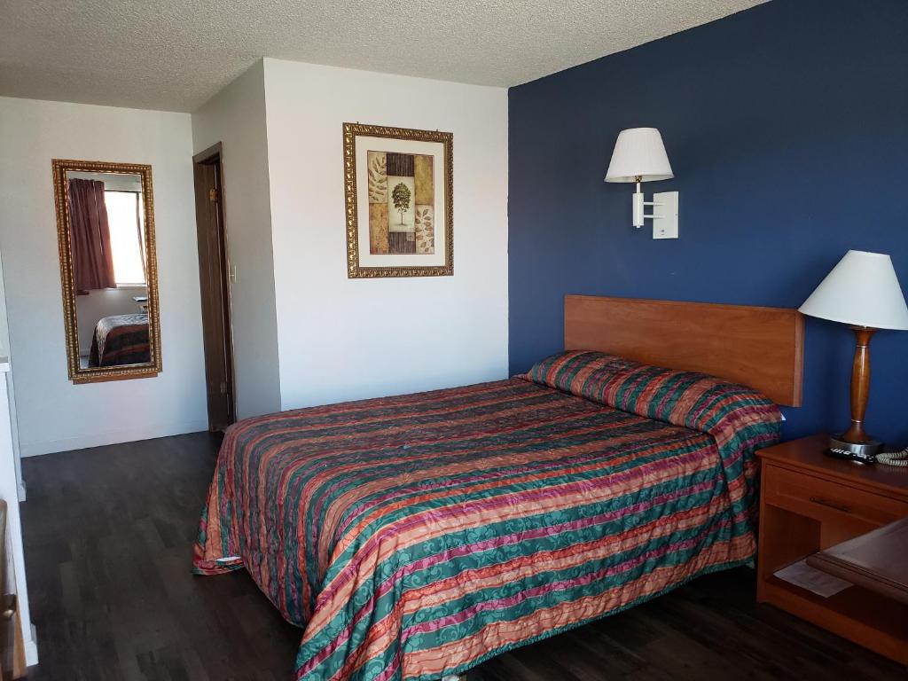 Standard Queen Room – Smoking