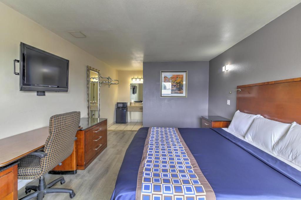 Standard King Room – Smoking