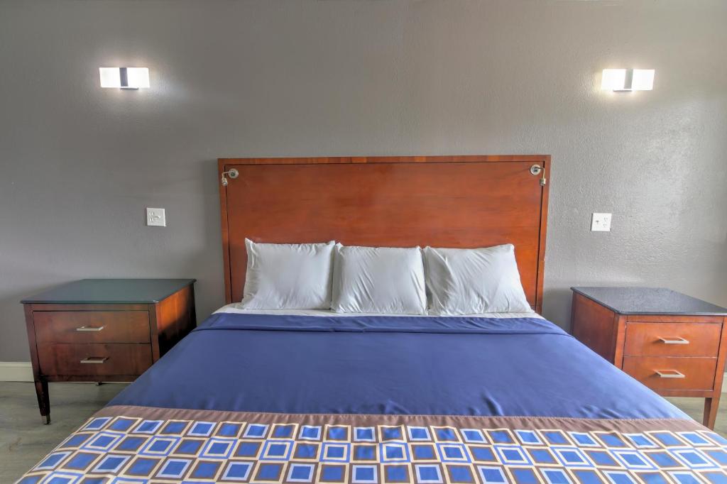 Standard King Room – Smoking