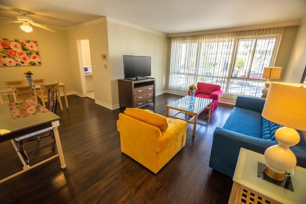 Courtyard King Suite