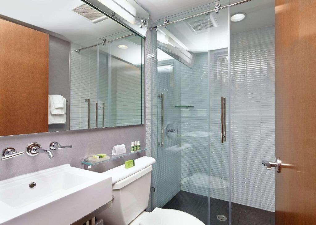 King Room with Sofa Bed – Non-Smoking