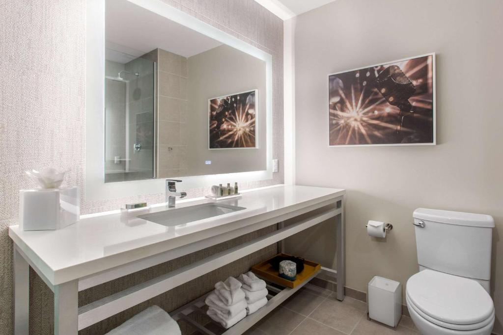 King Suite – AccessibleNon-Smoking