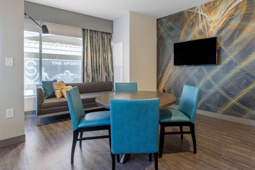 King Suite – AccessibleNon-Smoking