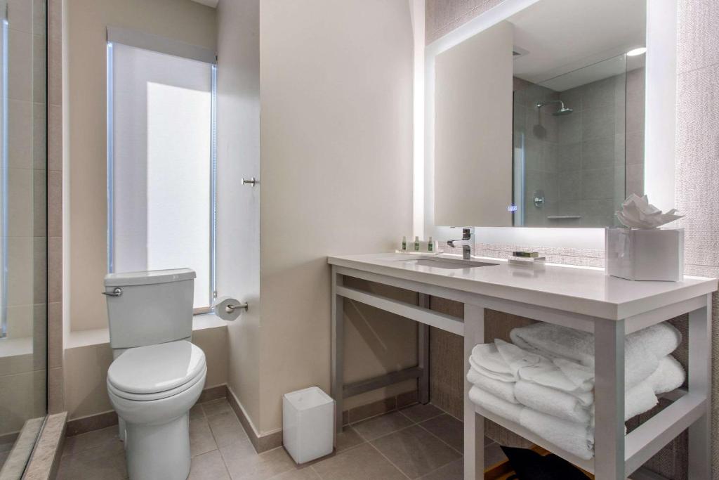 Upgrade Queen Room with Two Queen Beds – Non-Smoking