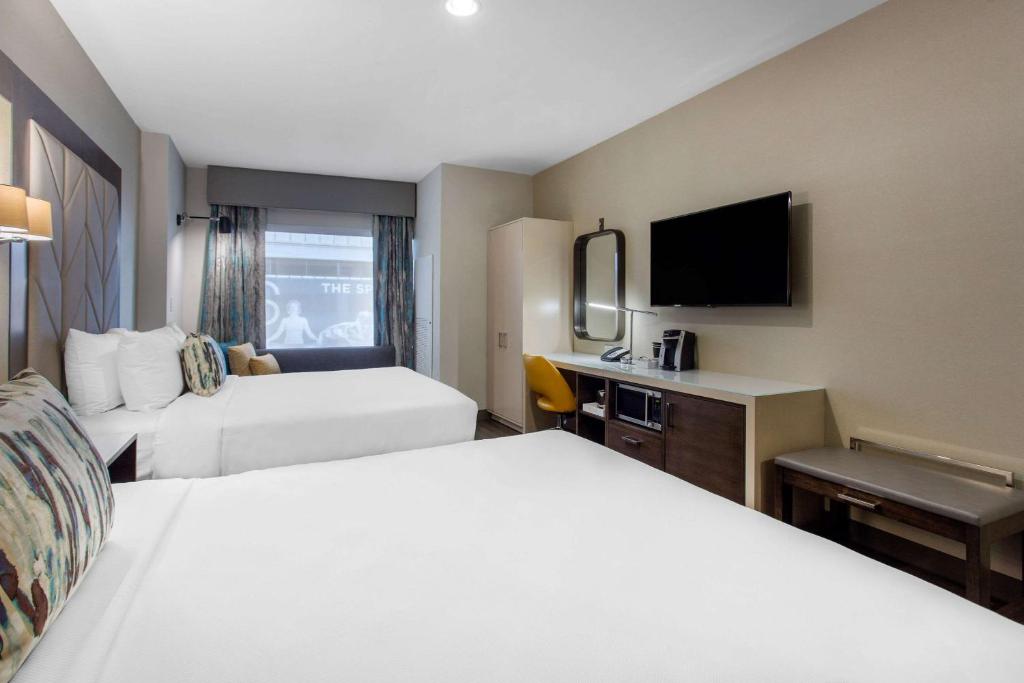 Upgrade Queen Room with Two Queen Beds – Non-Smoking
