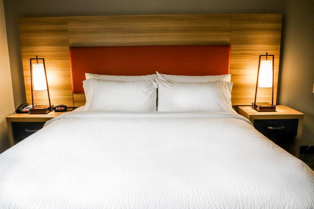 One-Bedroom King Suite – Non-Smoking