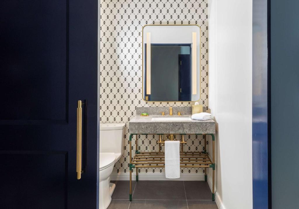 One-Bedroom King Suite