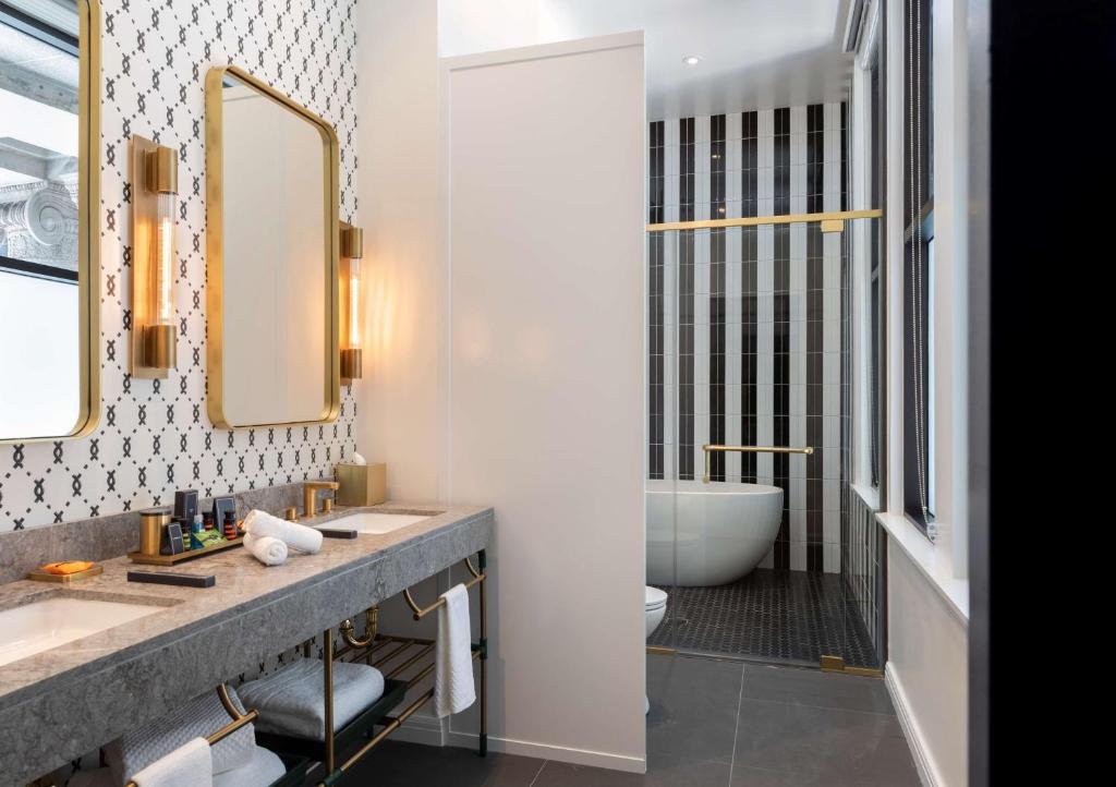 One-Bedroom King Suite