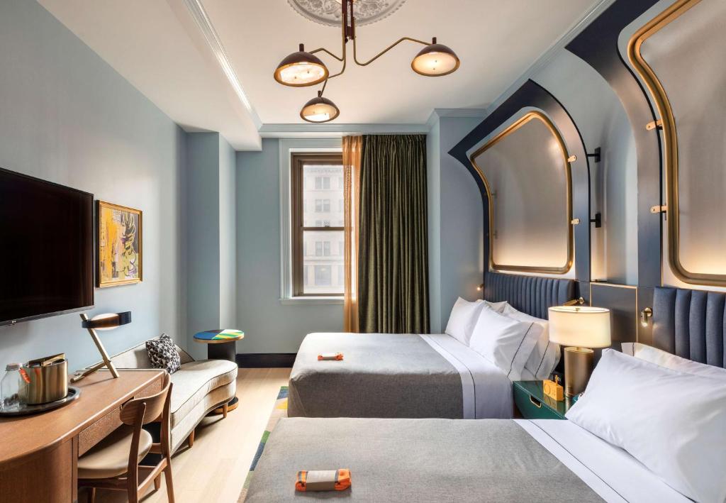 Queen Room with Two Queen Beds – City View