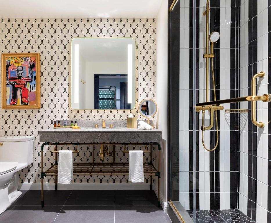 Queen Room with Two Queen Beds – City View