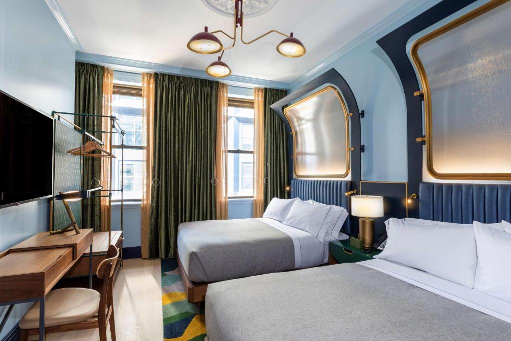 Queen Room with Two Queen Beds – Hearing AccessibleCity View