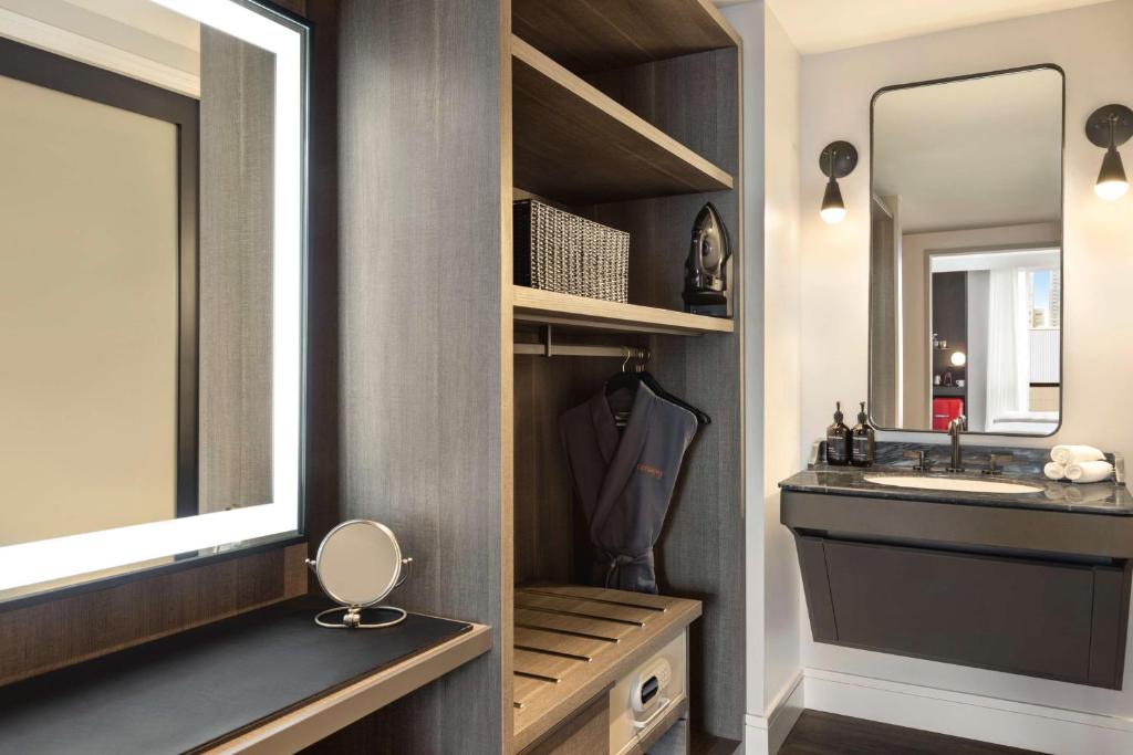 Queen Room with Two Queen Beds and City View – MobilityHearing Access Roll In Shower