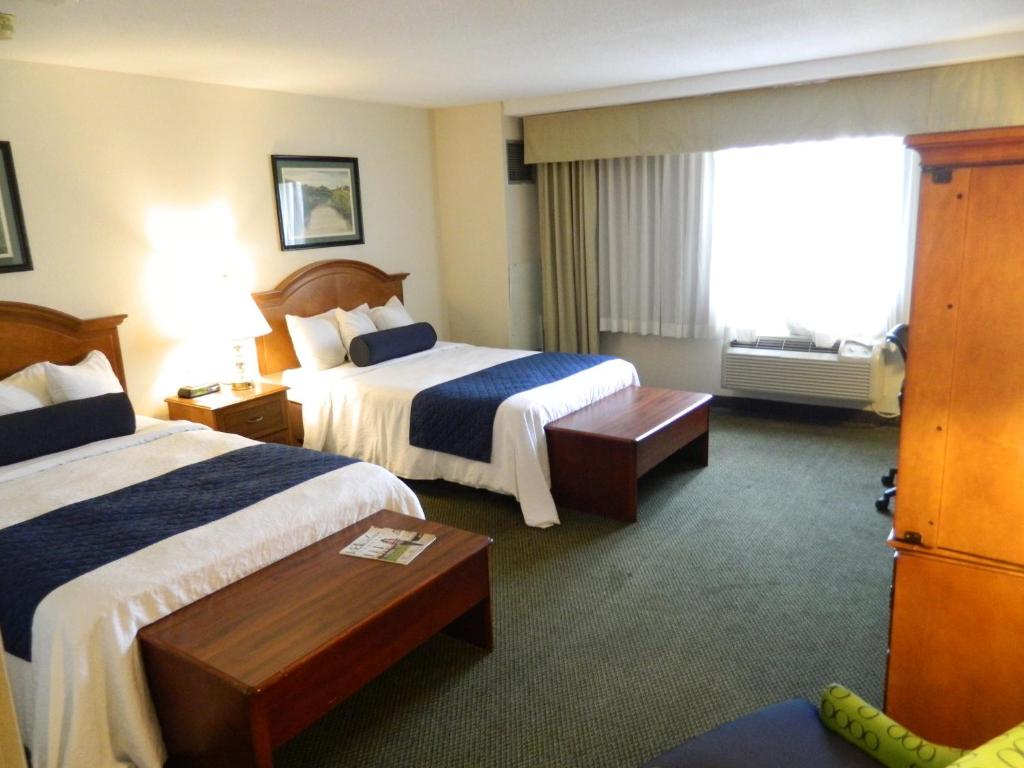 Double Room with Two Double Beds – Disability Access